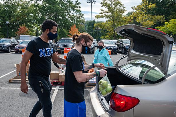 Kean Volunteers Join Union County Emergency Food Distribution Effort - Kean University
